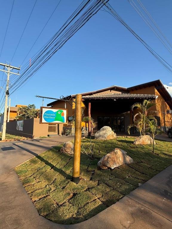 The entrance to Pousada Maritaca seen from the street