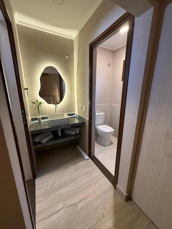 The suite's compartmentalized bathroom